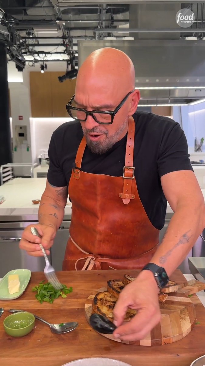 Steamed mussels really can’t get any easier!! Thank you, michael symon 👏✨ Don’t miss Michael hosting #24In24: Last Chef Standing Sunday @ 8|7c! Get the recipe: