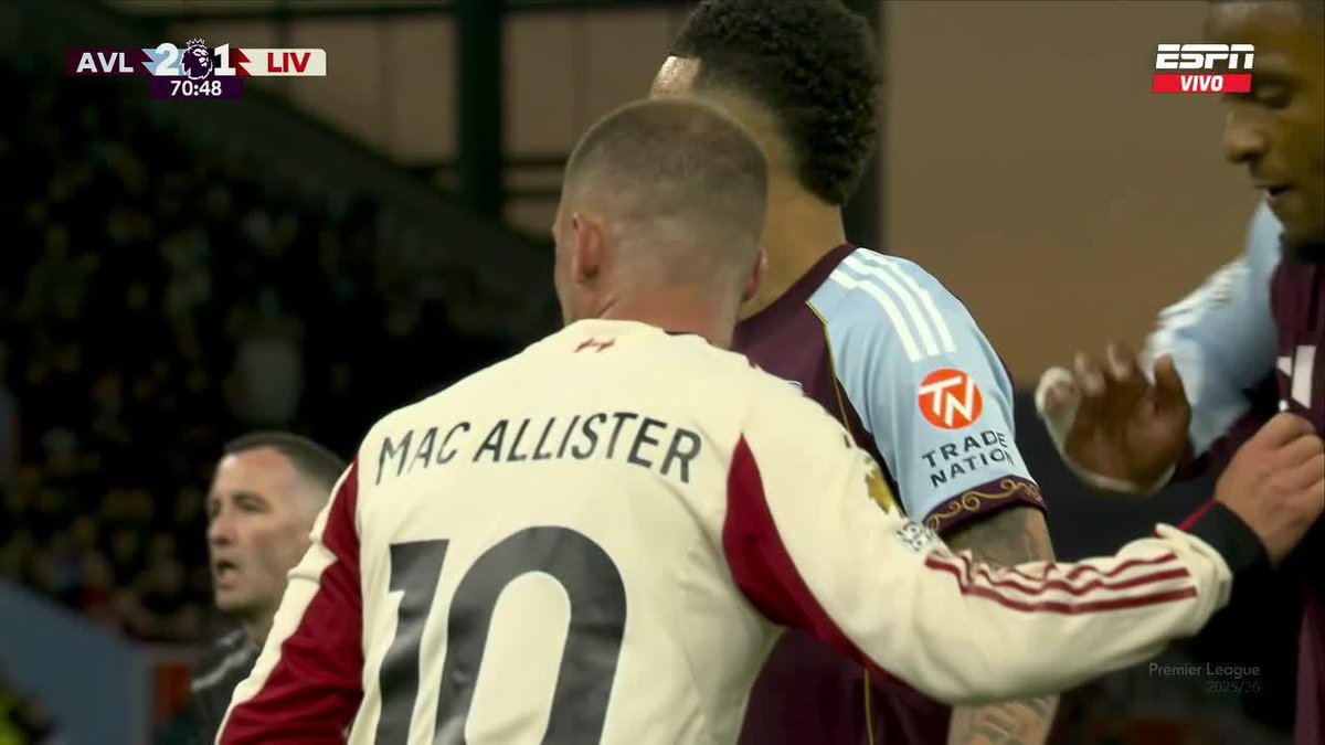 🔥 ¡¡KONSA VS. MAC ALLISTER!! ¡¡MUY FUERTE EL AGARRÓN SOBRE ALEXIS, QUE TERMINÓ CAYENDO AL CÉSPED EN EL VILLA PARK!! 🔥 📺 Mirá la Premier League por #DisneyPlus Plan Premium