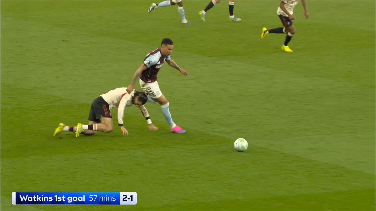 "It's the old Steven Gerrard slip isn't it" Lee Hendrie takes a closer look at that second Aston Villa goal 🔍