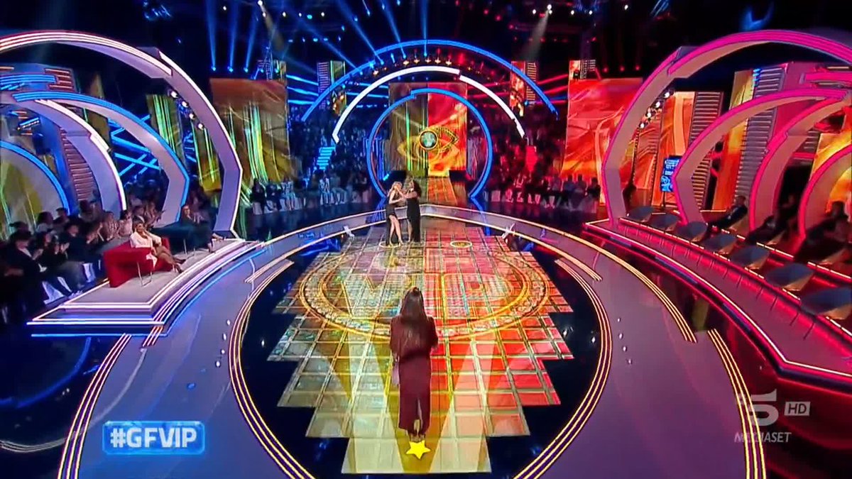 La quinta finalista di #GFVIP è... Adriana! 🤩