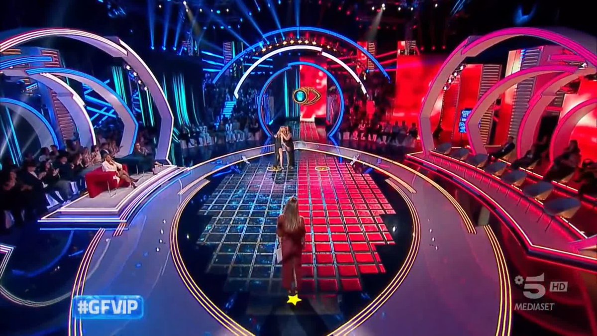 avete eliminato la protagonista e colei che ha retto questa edizione. Dall'inizio si è parlato più di lei che di chiunque altro. Francesca DOVEVA andare in finale. Non sapete proprio guardarvi i reality #gfvip