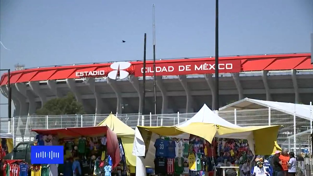 ‘ESTÁN TAPANDO EL NOMBRE DEL BANCO PARA PONER CON UNA LONA EL DE CIUDAD DE MÉXICO’ 👀 Carlos Rodrigo Hernández. 🥑 también confirma que, aunque ya fue entregado el inmueble a la FIFA, todavía no se resuelve el asunto de los palcos 👀 #FSRadioMX