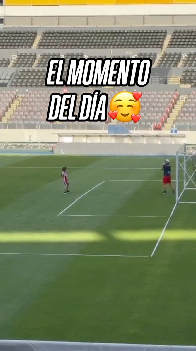 La fiesta en el Jalisco tuvo su momento emotivo Gabriel Milito terminó practicando con su hijo 🥰⚽