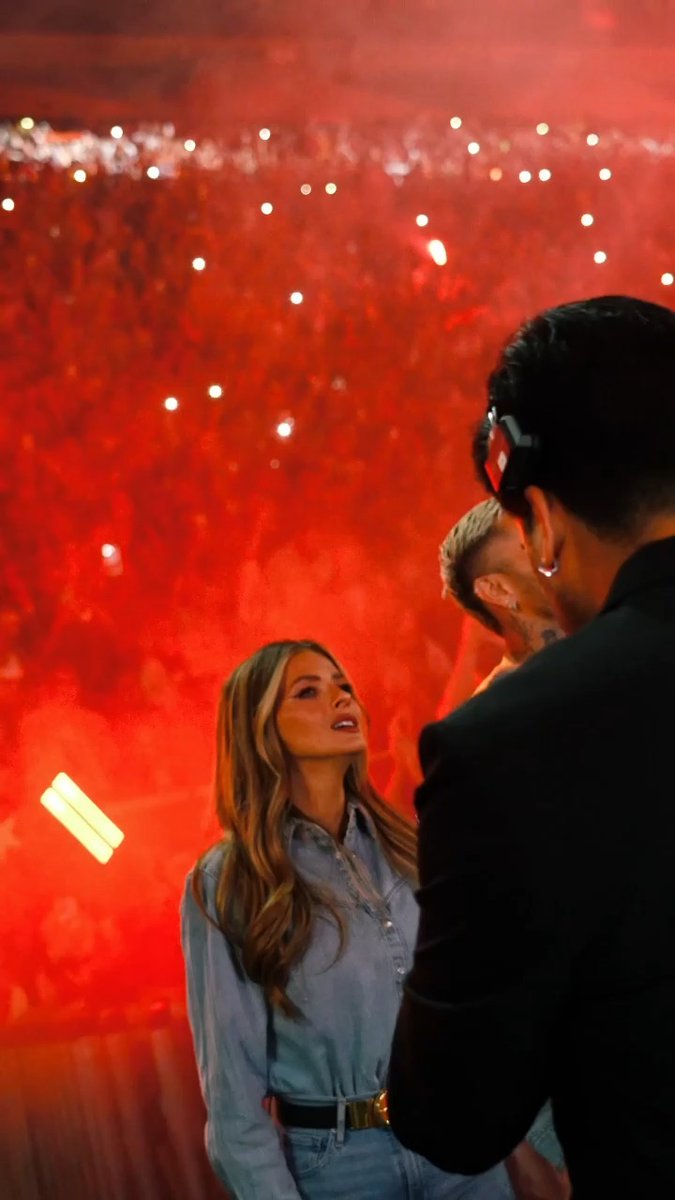 El recibimiento de los hinchas de Galatasaray a Mauro Icardi en el festejo del equipo por obtener la Liga de Turquía fue una LOCURA😮💨🔥 vía: Galatasaray