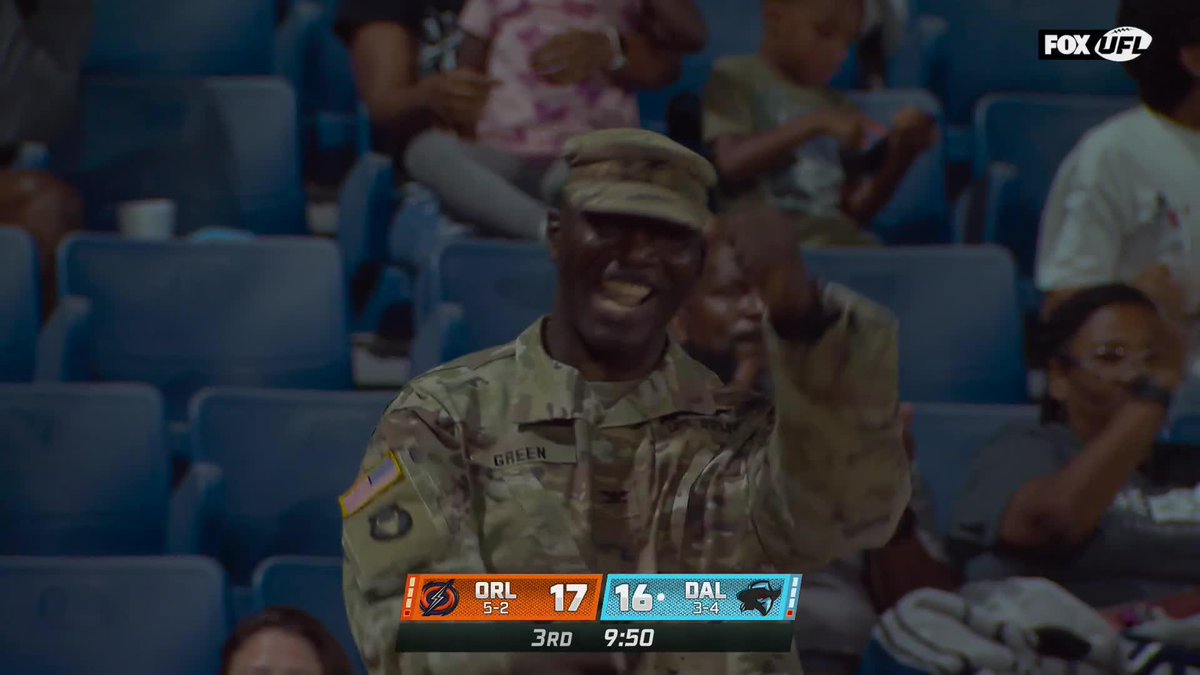 WHAT A MOMENT 🥹💙 Seth Green catches his first touchdown this season with his dad, Colonel Bryan Green, in attendance 🇺🇸