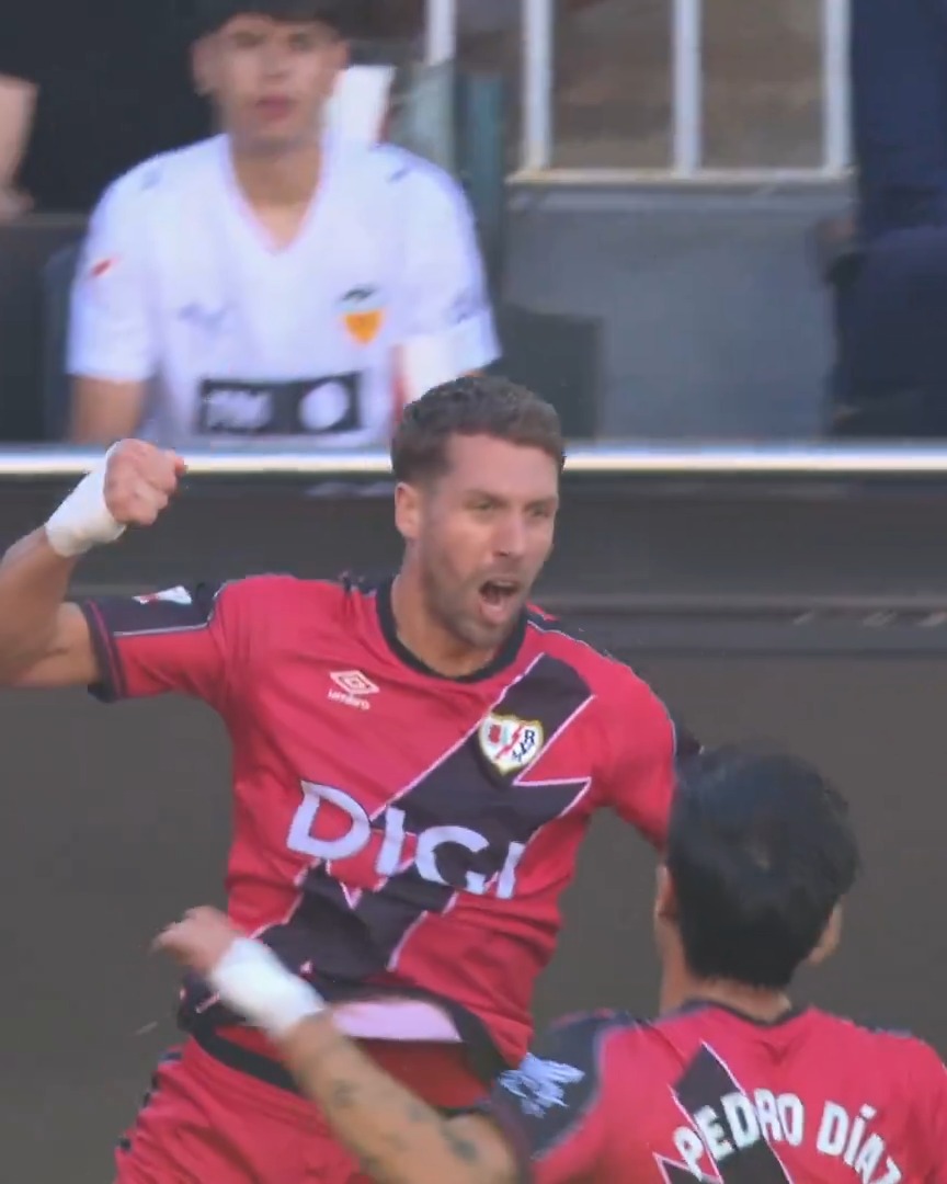 Un gol para asegurar la permanencia. โก ยกEl Rayo Vallecano seguirรก un aรฑo mรกs en LALIGAEASPORTS gracias a este tanto de Florian Lejeune en el ValenciaRayo! LALIGAHighlights | DesenlaceLALIGA