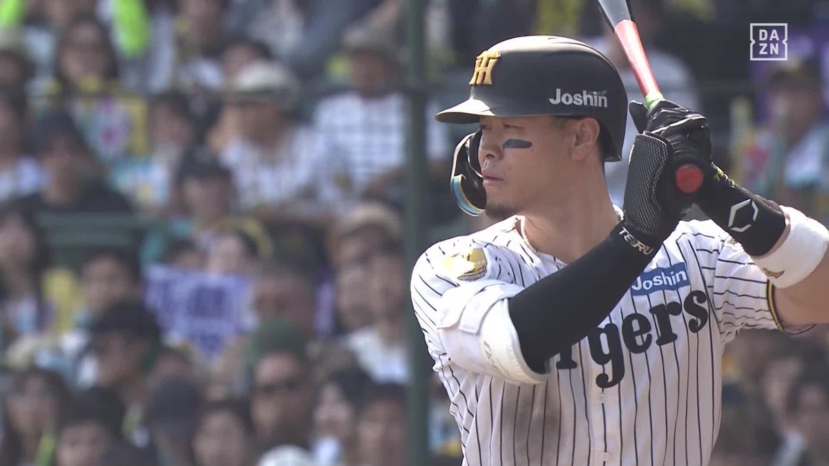 泳ぎ気味でこの飛距離 佐藤輝明のパワーは恐るべし... バックスクリーンへ放り込む第11号ホームラン ⚾️阪神×広島 #阪神タイガース #だったらDAZN