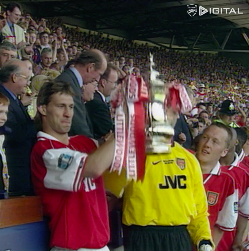On this day in 1998: Arsenal beat Newcastle 2-0 to win the FA Cup, the first of a record SEVEN triumphs for Arsรจne Wenger in the competition, leading the club to the double in his first full season as manager. โ
๐ ๐ด Overmars (23โ) ๐ด Anelka (69โ)