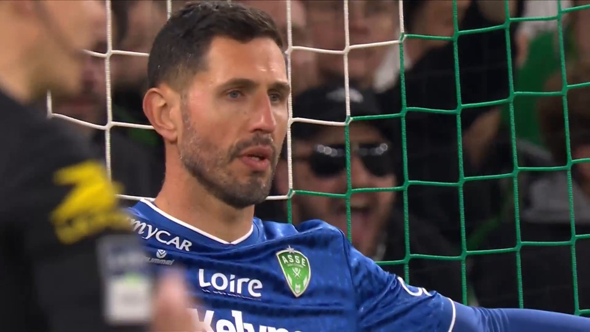 🤯 Quatre parades pour faire rugir le Chaudron ! Bravo, Brice. 👊💚