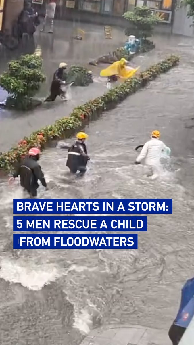 Brave hearts in a storm: 5 men rescue a child from floodwaters #CoolChina
