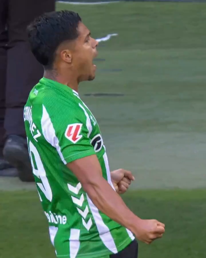 El undécimo gol de Juan Camilo Hernández. 😮💨 Real Betis Balompié 🌴💚 | LALIGAHighlights