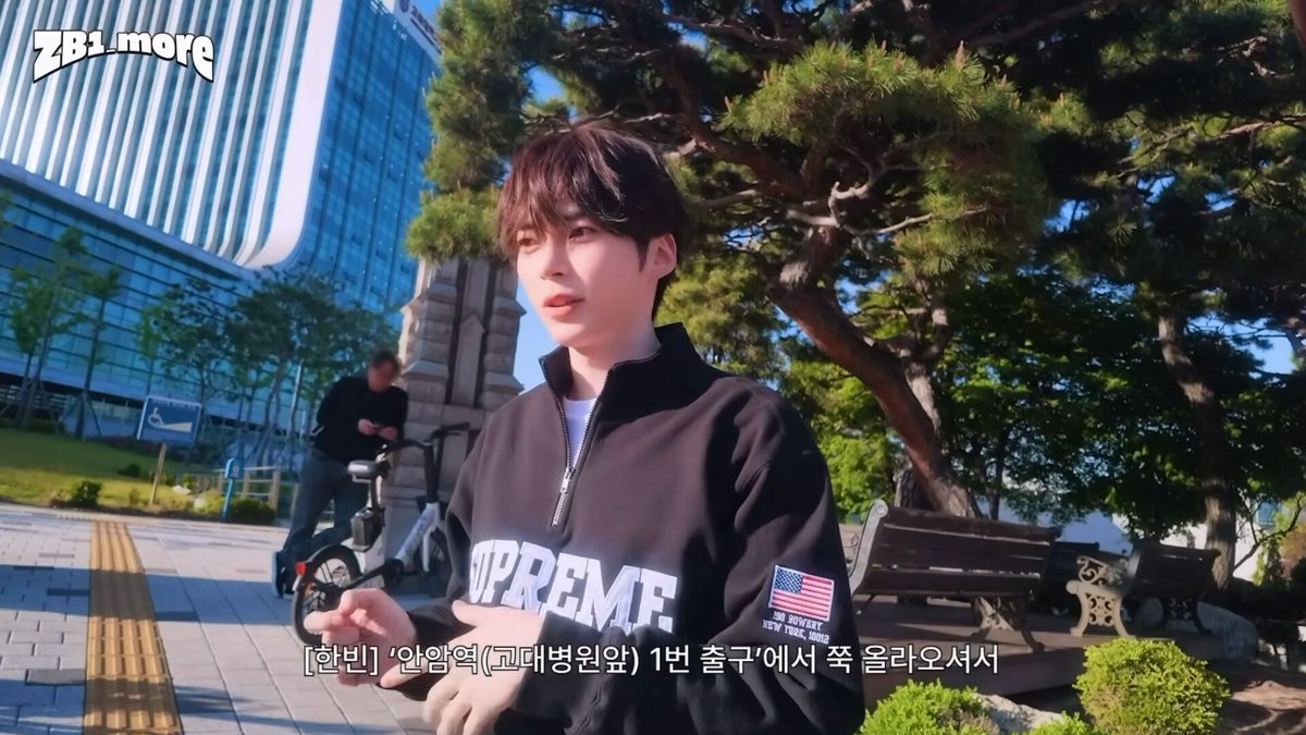 아니근데쫌감동적임.... 한빈이가 공연장가는길 아이디어내서 찍어왓는데그냥안내수준이아니라모든루트가잇음 버스몇번타야하는지도알려주고 20분동안직접 걸어가보고 가파른곳은우리예쁜제로즈가 힘들면안되니까이러면서가지말라고해줌 시벌입덕