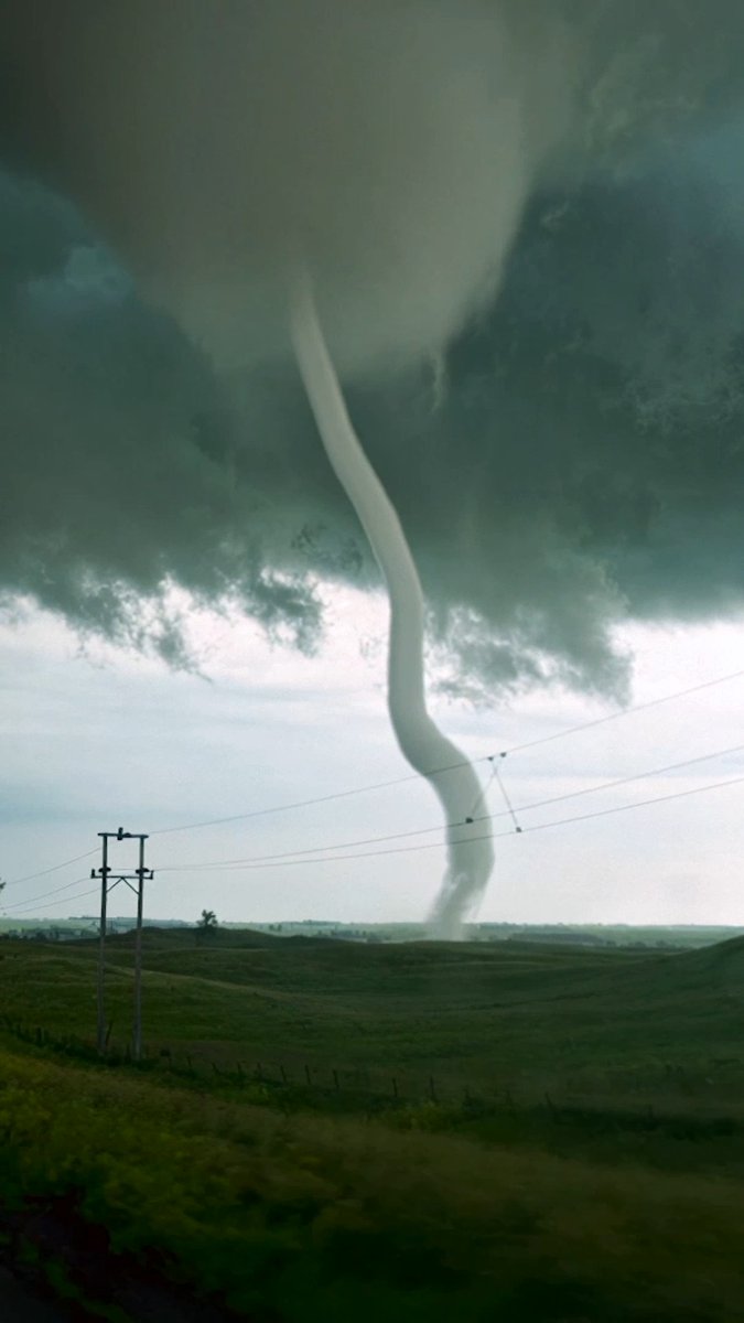The most INSANE tornado they've even seen 😱🌪️ The new spinoff series In the Eye of the Storm: Chasers premieres Sunday at 10P. #EyeoftheStormChasers