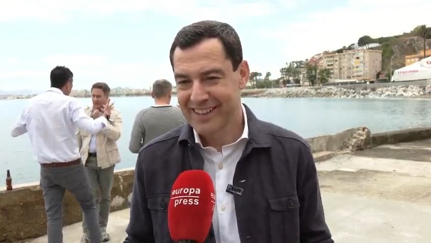 Deseo que mañana el máximo número posible de andaluces ejerzan su derecho al voto. Hoy es un día de serenidad, para comer con los amigos, disfrutar de Andalucía y compartir con ellos momentos bonitos.