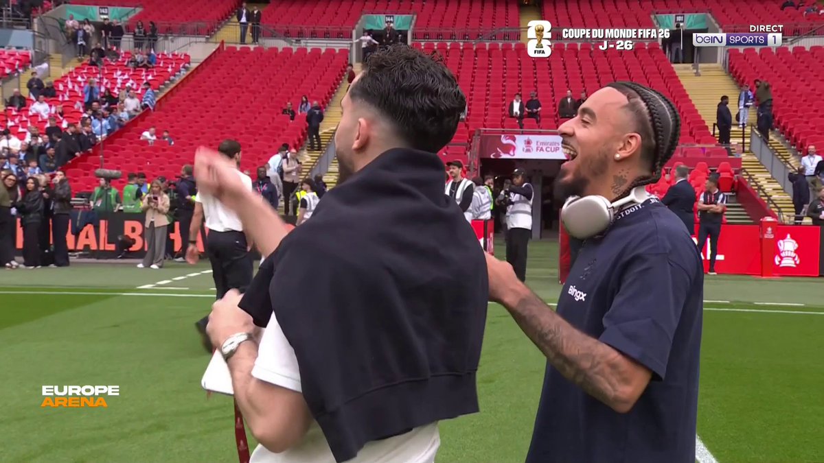 😆🇫🇷 Rayan Cherki qui retrouve Malo Gusto avant la Finale de #FACup ! Suivez Chelsea - Manchester City à 16h00 en direct sur beIN SPORTS 1 #EmiratesFACup