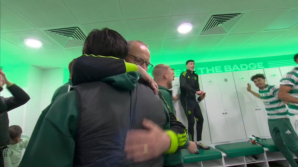 🍾 Dressing room SCENES! Celtic are enjoying their Premiership title win 🏆