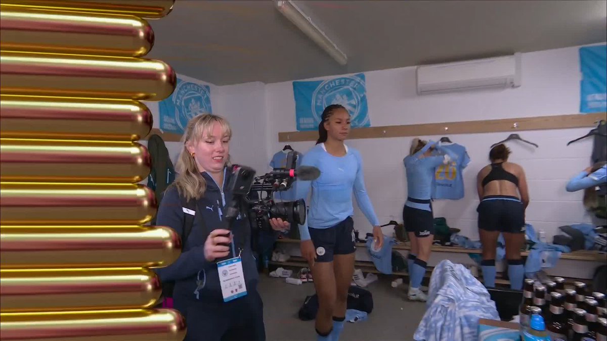 The SCENES in the Man City dressing room! 🥳