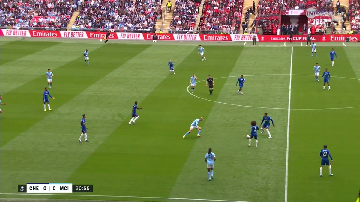 Chelsea take a corner which ends up back in their own half to the frustration of the fans inside Wembley 😬 📺 Watch live on TNT Sports and HBO Max