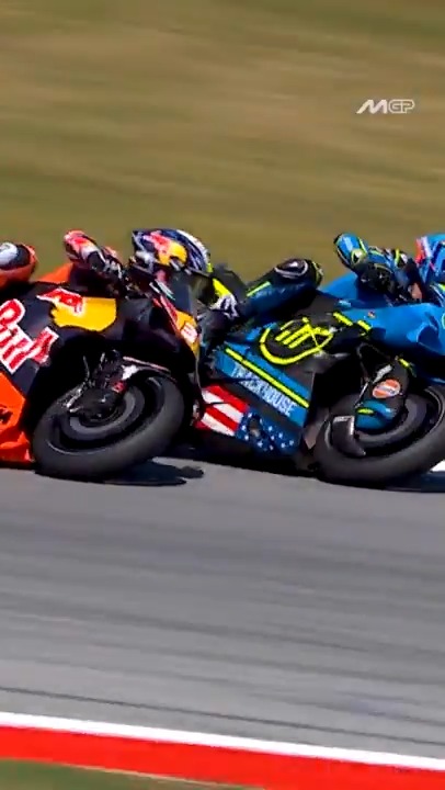 BIG podium battles unfolded in the #TissotSprint, with Fabio Di Giannantonio prevailing in the end🔥 ⚔️ 🥉 #CatalanGP 🏁