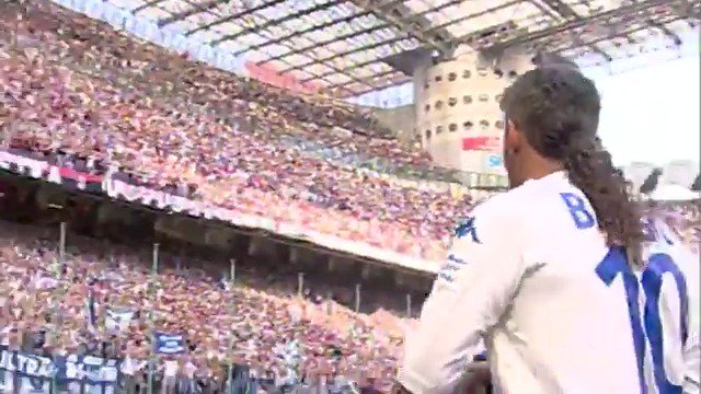 22 sene önce bugün... Son maç. San Siro'da futbola veda. 660 maç 304 gol 220 dikiş 22 yıl 7 transfer 6 ameliyat 2 scudetto 1 Ballon D'Or 1 penaltı