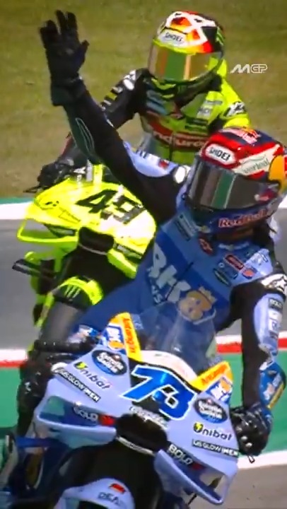 🥇 Alex Márquez put on a show to take gold in Barcelona! #CatalanGP 🏁