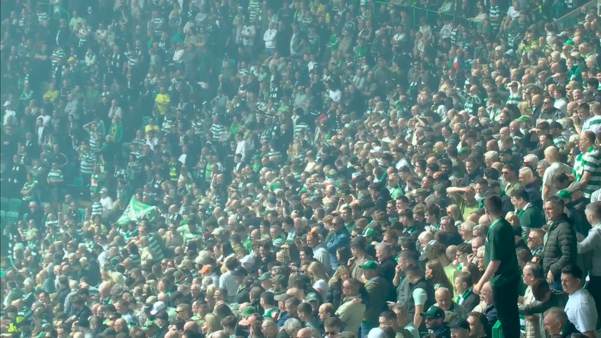 🏴 Ha sido una locura de temporada en Escocia. Hearts ha estado desde octubre 226 días como líder. El Celtic solo uno, este sábado con el gol de Maeda en el 87'. 🏆 Celtic supera en trofeos a Rangers. Y volvió a sonar el You'll Never Walk Alone en Glasgow: