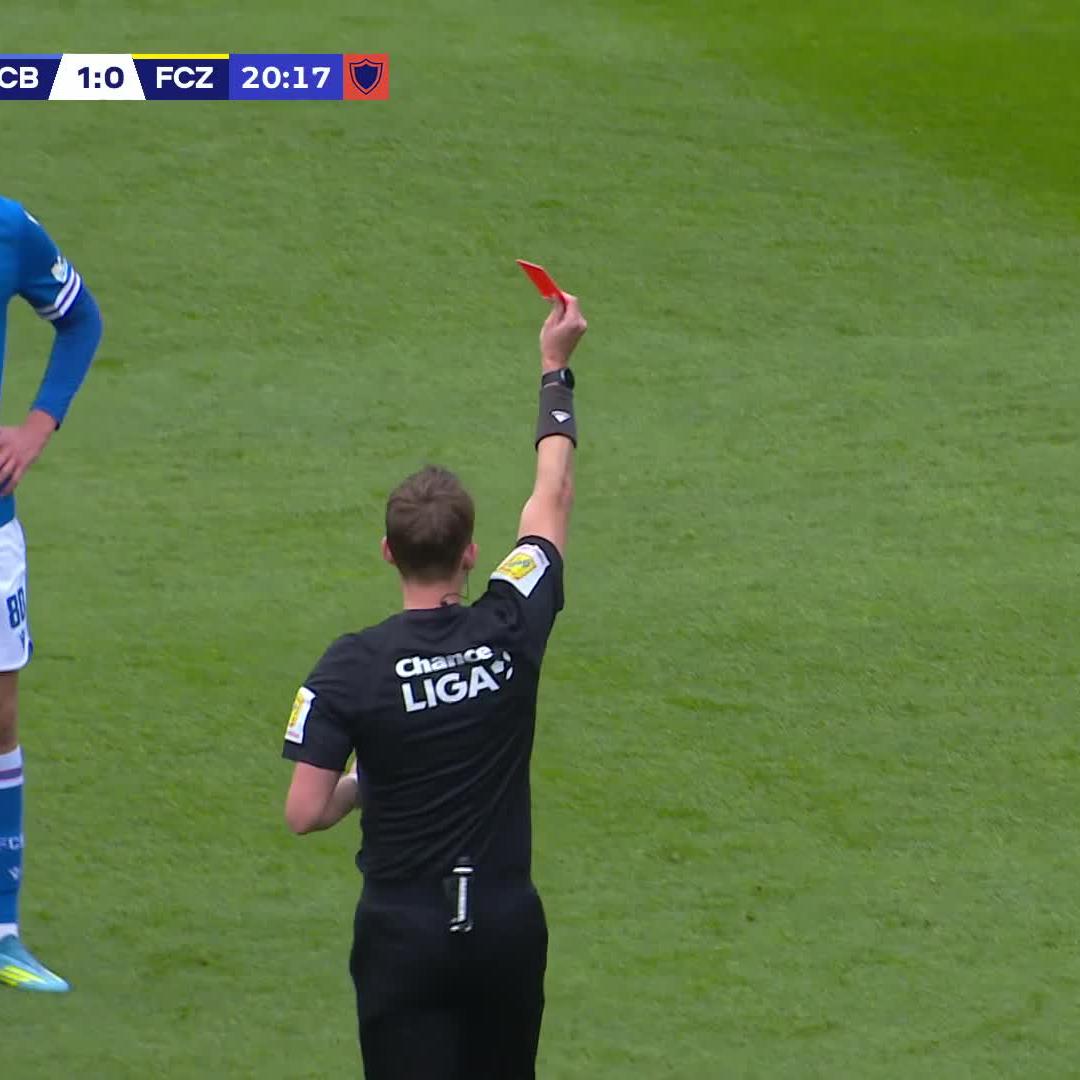Na červené kartě pro Jakuba Černína se neshodli ani naši komentátoři. 🤷🟥 Jak jste celou situaci viděli vy? 🤔 #OneplaySport | #ChanceLiga