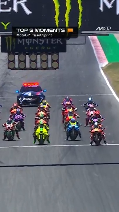 Elbows were OUT immediately ⚔️ Pace was so red hot that we saw the closest #TissotSprint finish ever 🤯 #CatalanGP 🏁