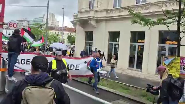 Enorme protesta en Viena contra el genocidio de Israel y la blanqueada de Eurovisión al respecto.