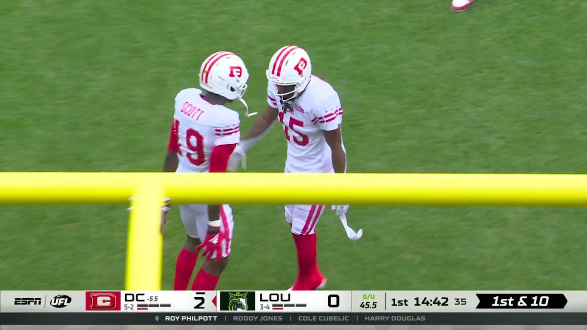 JUST LIKE THAT! Ty Scott all the way into the end zone. 💪