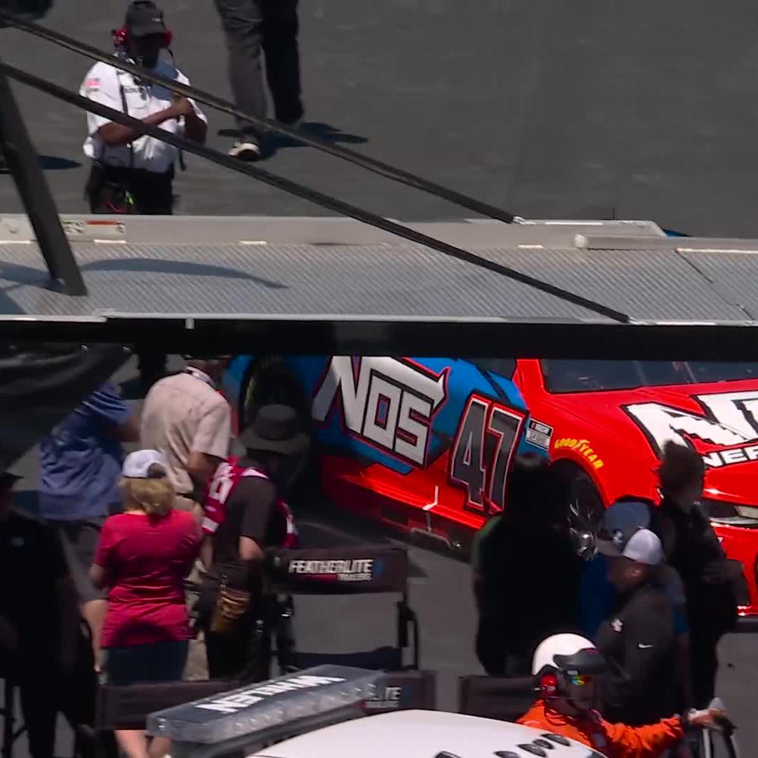 20 years after Jimmie did it 🤯 Nifty save by Ricky Stenhouse Jr..