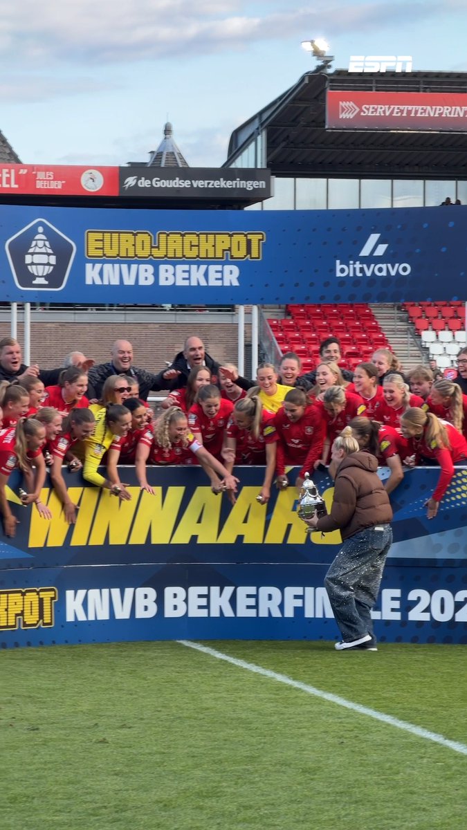De beker is van FC Twente! 🏆 #twepsv