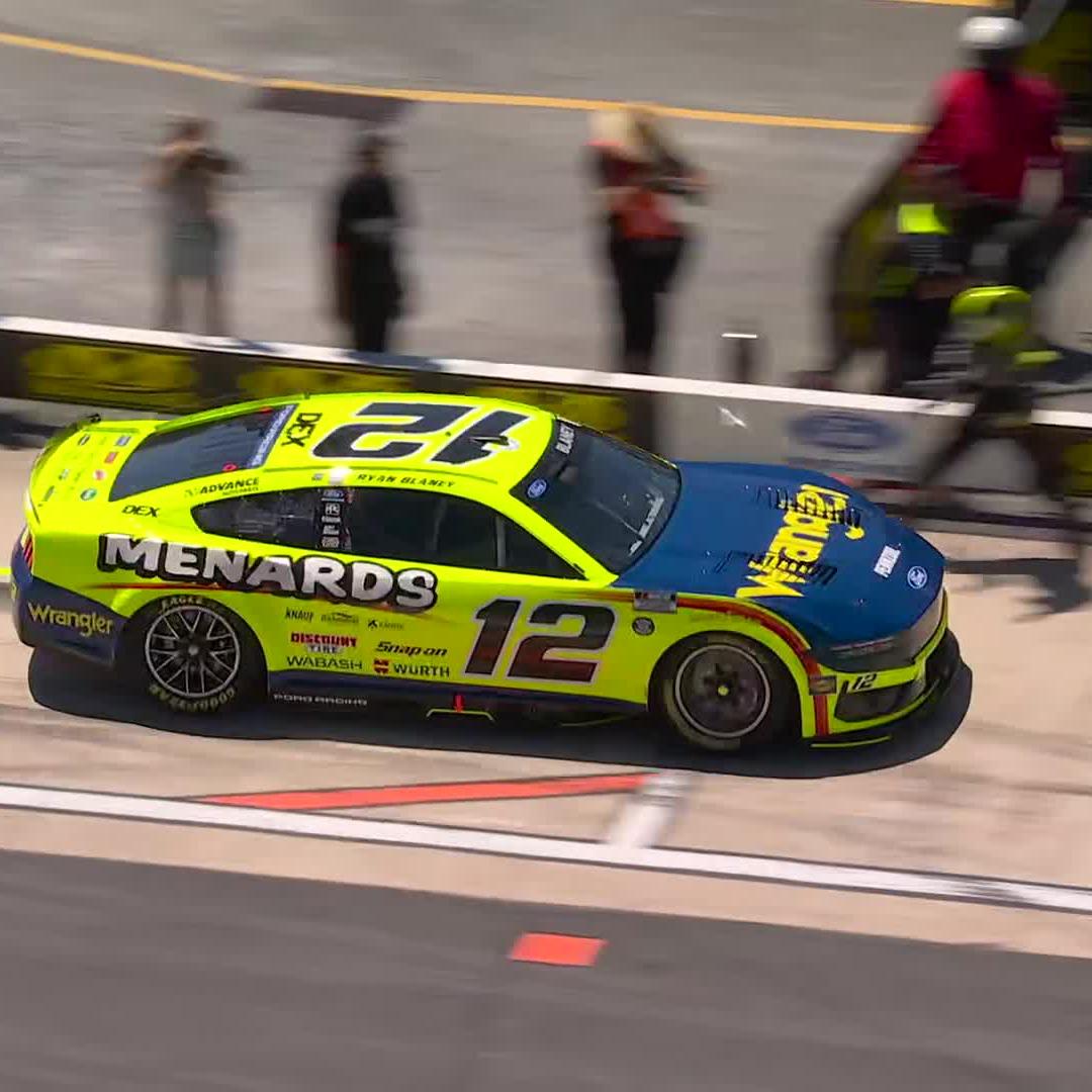A mishap for the No. 12 on pit road.