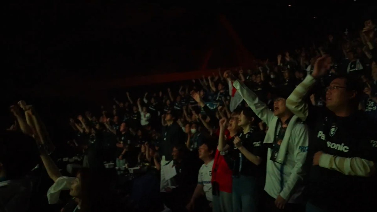 先制点はガンバ大阪! 狂喜乱舞のライブビューイング会場🔥 🏆 AFCチャンピオンズリーグ2 決勝 🆚 アルナスル vs ガンバ大阪 試合速報はこちら⏬ #ACLTwo #Jリーグ