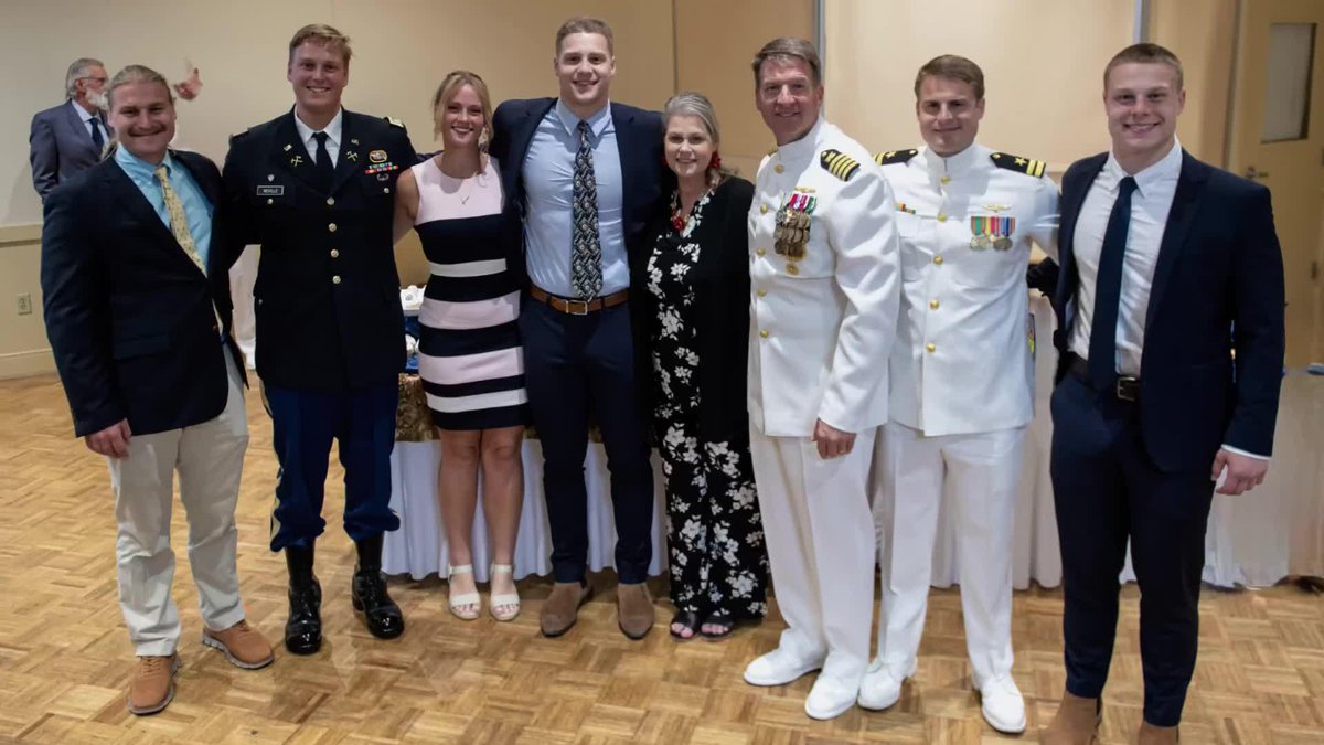 Neville family 💙🇺🇸 From all of us to you, THANK YOU for your service!