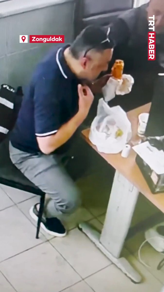 Türkiye’de son 3 günde, Heimlich manevrası sayesinde 5 kişi boğulmaktan kurtuldu.