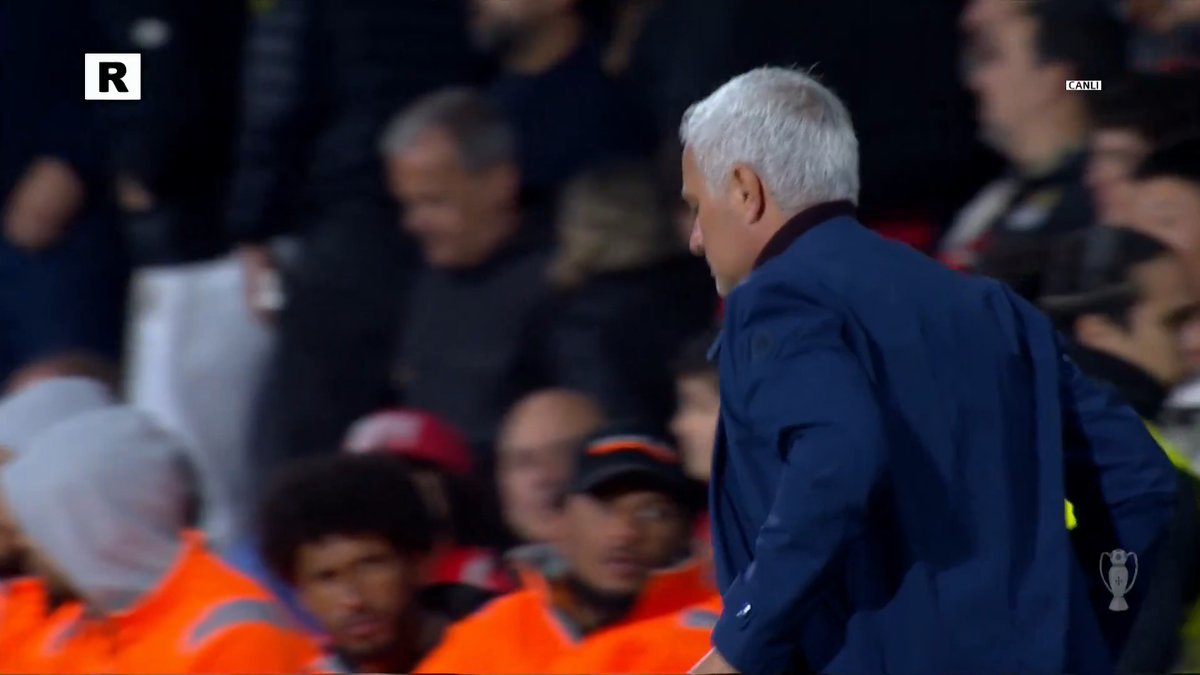 💥 Jose Mourinho'nun çalıştırdığı Benfica, Portekiz Ligi'nde 2025-26 sezonunu namağlup bir şekilde 3. sırada tamamladı. Porto - 88 puan Sporting - 82 puan Benfica - 80 puan
