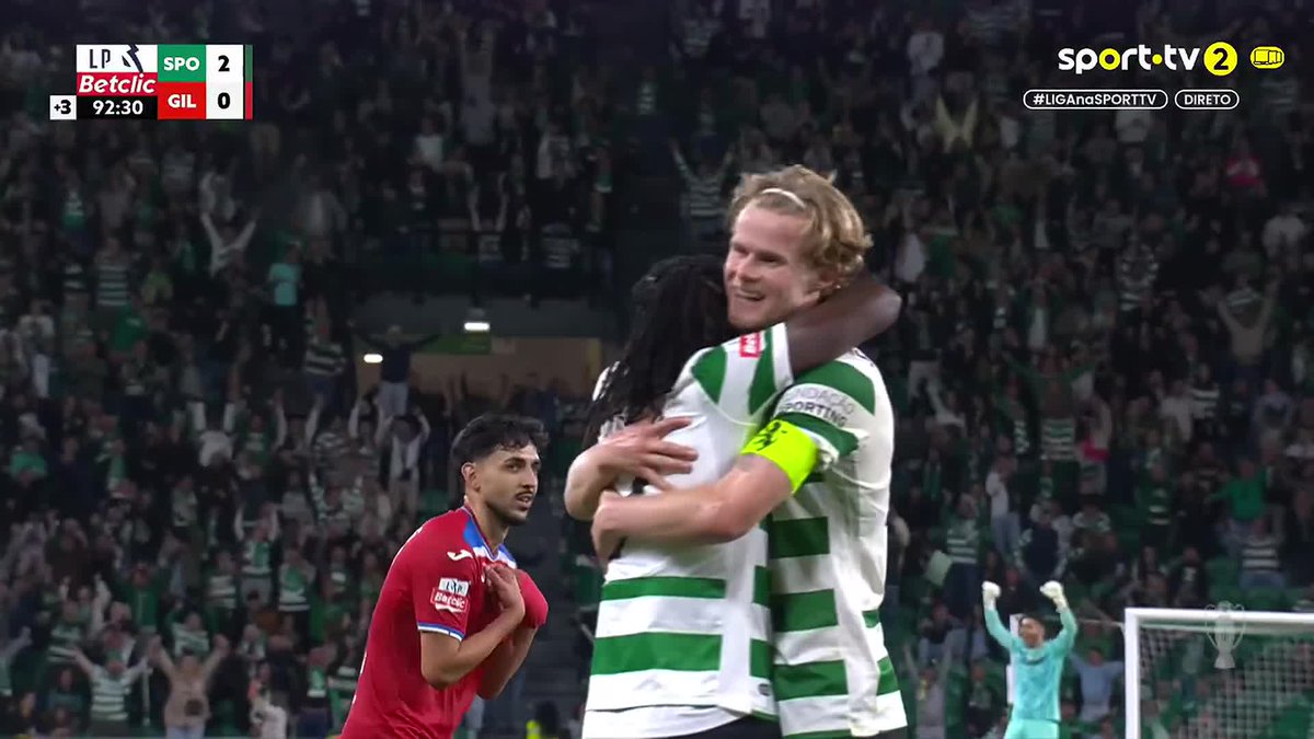 Sorri bastante aqui. Foi a noite quase perfeita, melhor só também com golos de Morita e Quenda. Mas o nosso capitão fez questão de jogar hoje em Alvalade, subiu ao relvado com dores e fez o jogo todo. No último minuto faz este belo golo 💚
