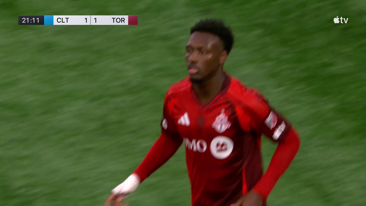 World Cup player. World class finish. 🇭🇹 Derrick Etienne Jr. equalizes it immediately for Toronto!