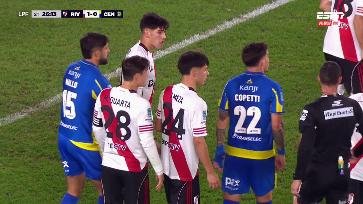 ¡EN QUÉ ESTUVO, VICHO! Pizarro estuvo a, literalmente, un dedo del pie de poner el 1-1 de Central ante River. ▶️ Mira nuestros partidos del 🇦🇷 #TorneoApertura en el Plan Premium de #DisneyPlus