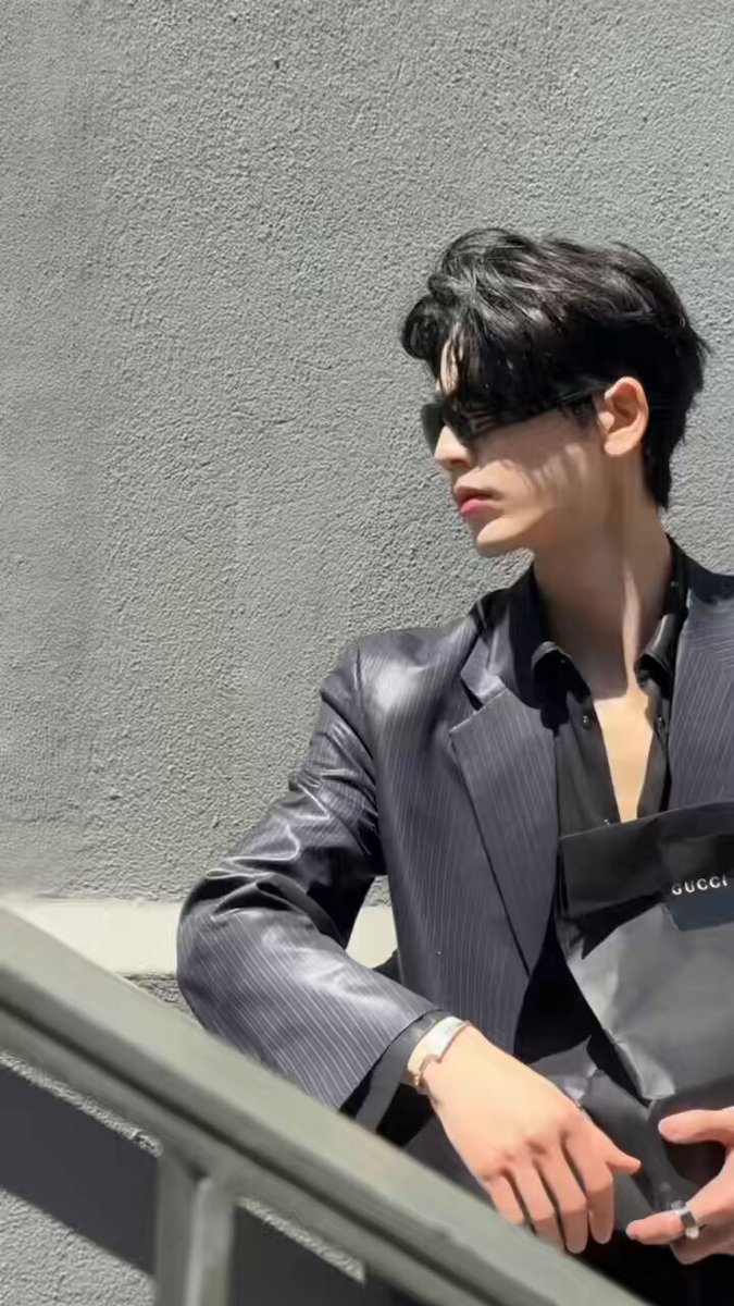 See u at the show! 📍New York 🔗 #ZHANGLINGHExGUCCICORE #ZhangLinghe #GucciCruise27