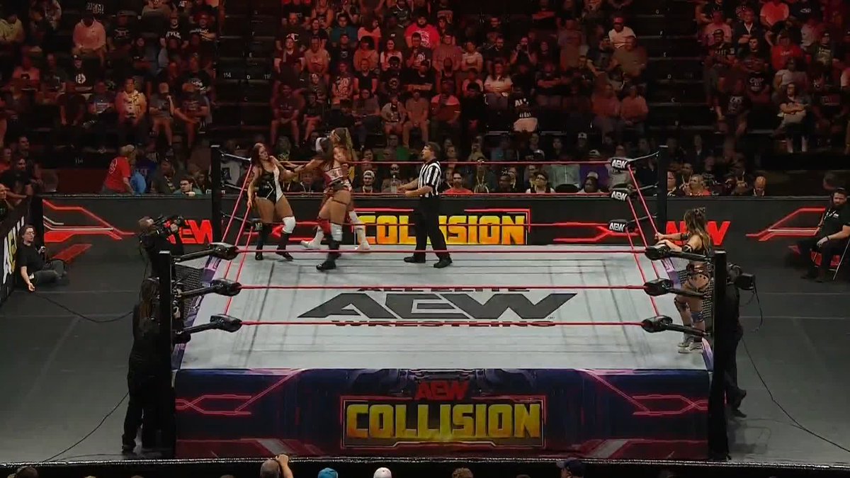 Heavy back elbows connect from Lena Kross レナ・クロス! Watch #AEWCollision LIVE on TNT + HBO Max
