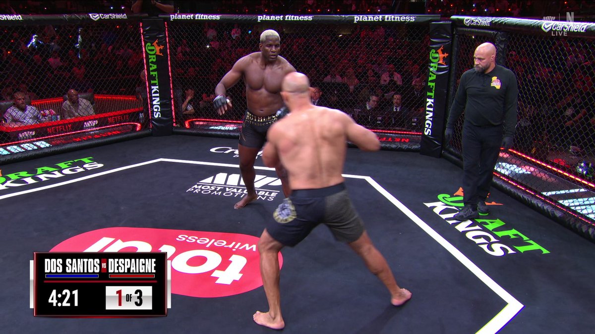 Junior dos Santos and Robelis Despaigne are KO hunting in Round 1 🔥 WHAT A START 👊 #RouseyCarano is LIVE now only on Netflix 👊