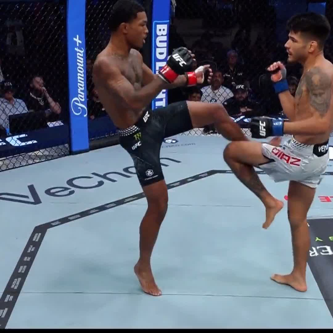 Must. Watch. Debut Sub!!! Juan Díaz caught a lot of eyes tonight as his BJJ smoked Malcolm Wellmaker! What a debut! No judges needed, just how we like it! x7 #UFCVegas117 #UFC