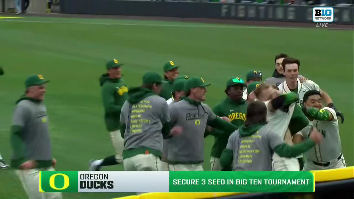 SQUEEZE‼️ Burke-Lee Mabeus lays down the two-out bunt to help No. 16 Oregon Duck Baseball stun No. 17 USC in 14 innings.