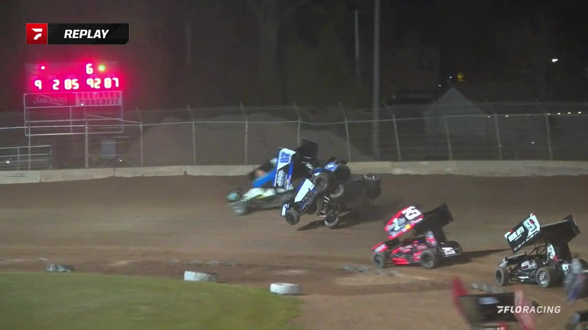 💥 Austin Hartmann and Zach Daum upside down in the closing laps at Plymouth! IRA Sprints #IRASprints