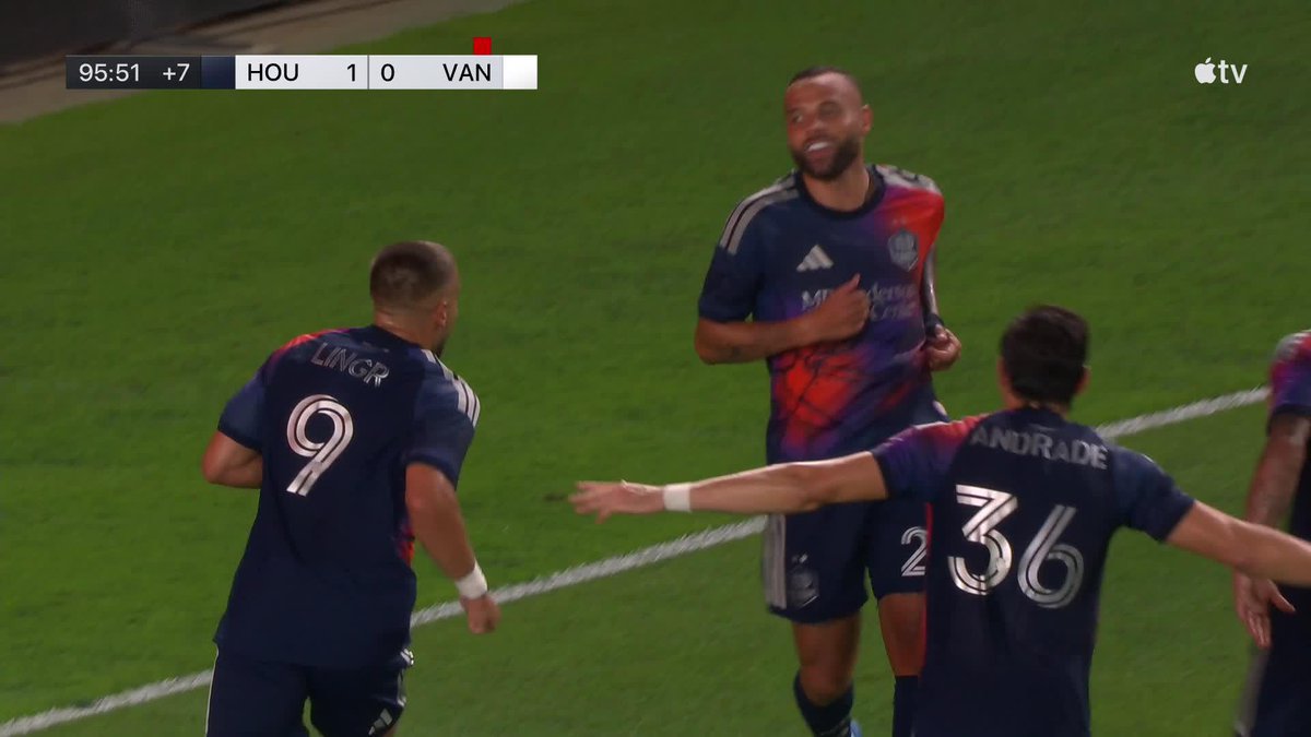 GUILHEREME WINS IT FOR THE #HoustonDynamo AT THE BUZZER 🚨😱 The Brazilian transfer’s right foot caps the biggest win of the season for Ben Olsen & his club. An upset over the best team in #MLS in Houston's last home match before the WC. APOLLO MEDIA