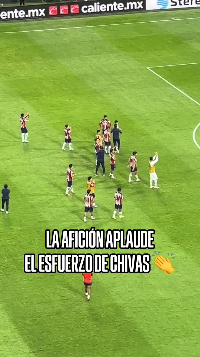 RECONOCEN LA ENTREGA DE SU EQUIPO 🥺 🐐 Al finalizar el partido, la afición de Chivas le aplaudió al equipo, pese a la eliminación en Semifinales. Con un equipo lleno de bajas, el rebaño logró llegar hasta esas instancias. 👏