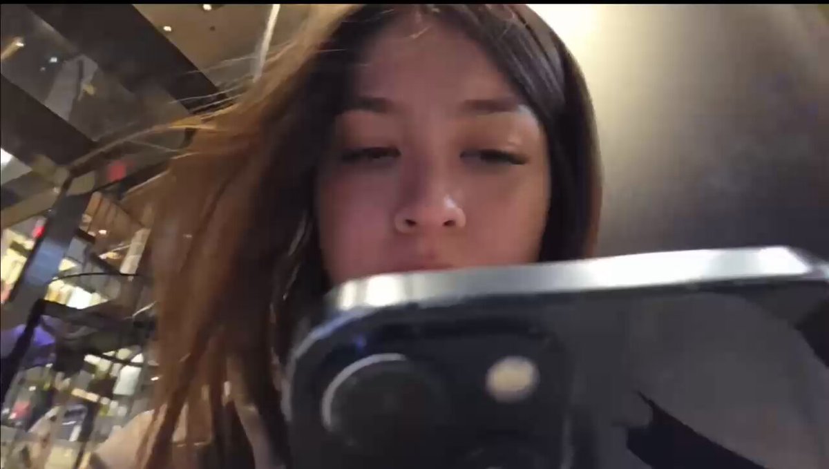 Jollyranch3rzoo showing off her phones camera roll👅👀