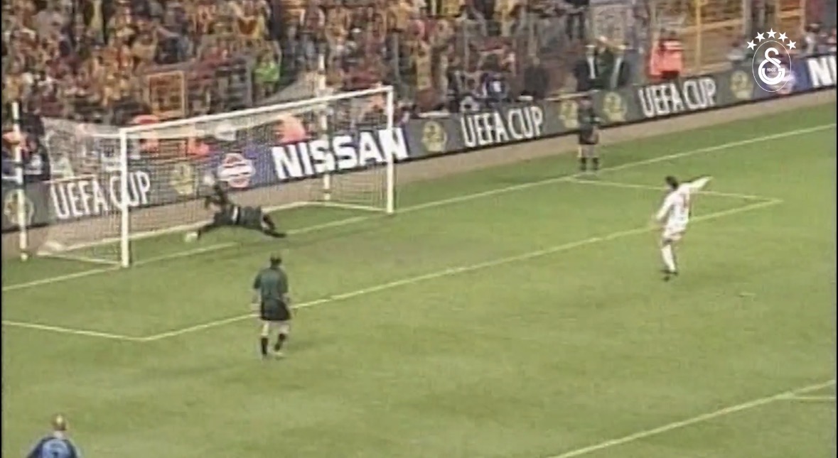 📅 TARİHTE BUGÜN | 17.05.2000 💛❤️ 4 sene üst üste şampiyon olduk, Avrupa’nın kralı olduk! 🏆